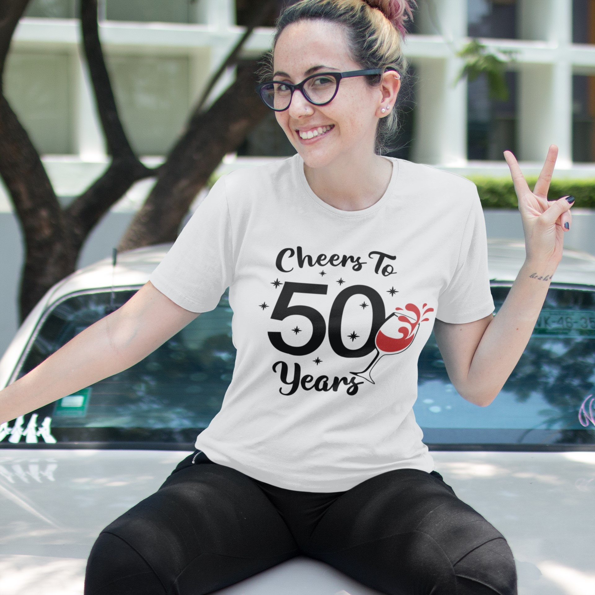 Camiseta de mujer para el 50. cumpleanos Saludos por los 50 anos Camiseta color vino para celebrar el cumpleanos de mujer Etsy Espana