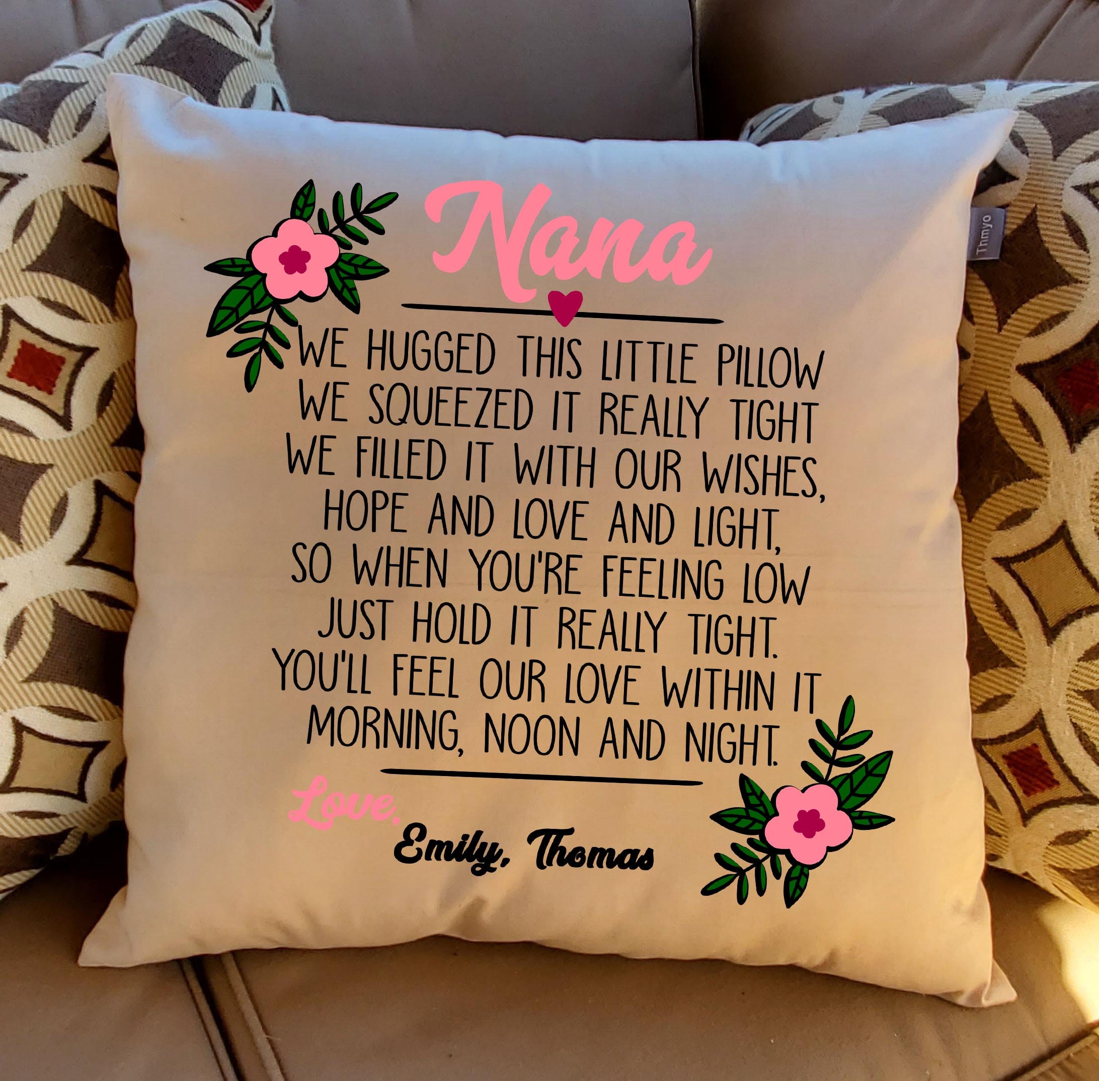 Meemaw - Almohada de abuela con nombre personalizado para niños, con texto  en inglés «We Hugged This Pillow - Funda de almohada personalizada para