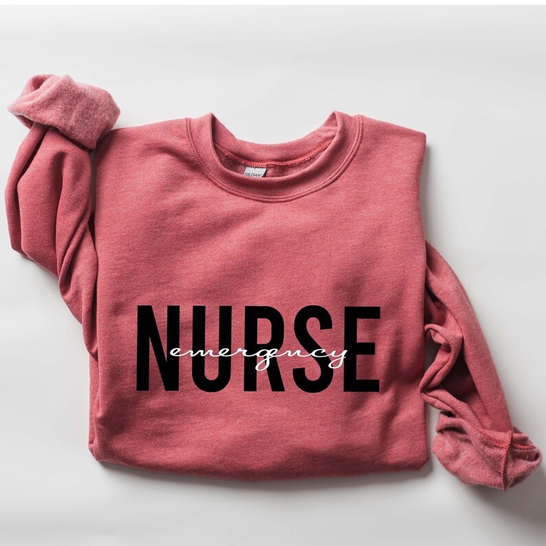 Sudadera de enfermera titulada personalizada, minimalista, con cuello redondo, sudadera con capucha de graduación. imagen 6
