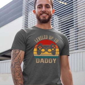 Custom Leveled Up Daddy Shirt - Player 2 Entered The Game Baby Gamer 1st Fathers Day Bild 4
