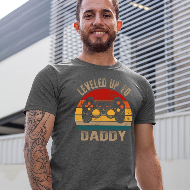 Custom Leveled Up Daddy Shirt - Player 2 Entered The Game Baby Gamer 1st Fathers Day Bild 4