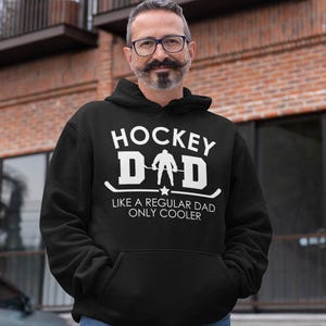 Sudadera con capucha para papá del hockey: regalo para el Día del Padre para los fanáticos de los deportes. Sudadera con cuello redondo. imagen 3
