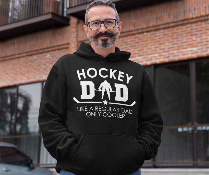 Sudadera con capucha para papá del hockey: regalo para el Día del Padre para los fanáticos de los deportes. Sudadera con cuello redondo. imagen 3