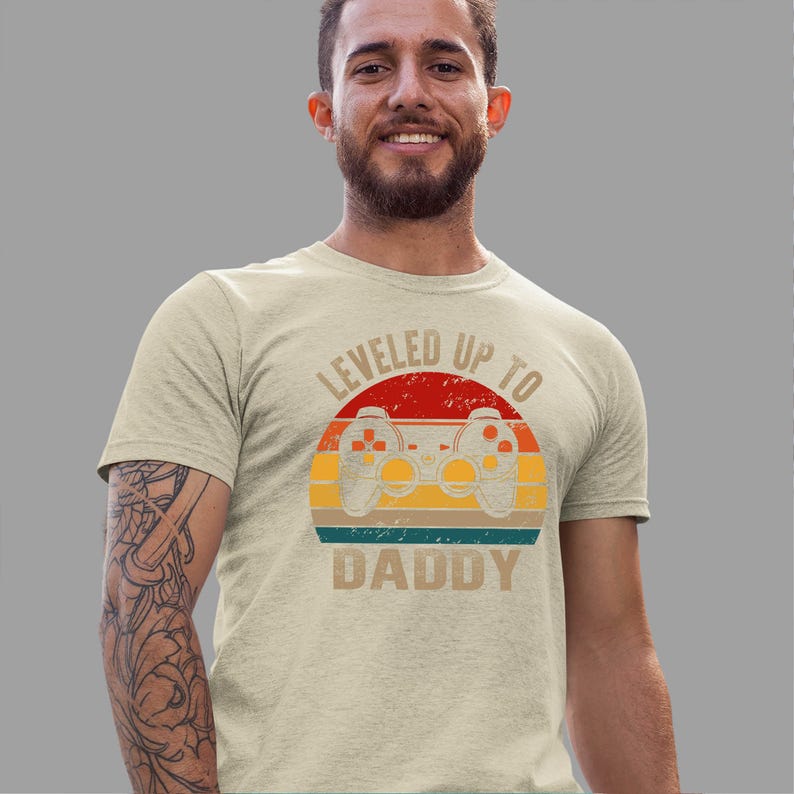 Custom Leveled Up Daddy Shirt - Player 2 Entered The Game Baby Gamer 1st Fathers Day Bild 7