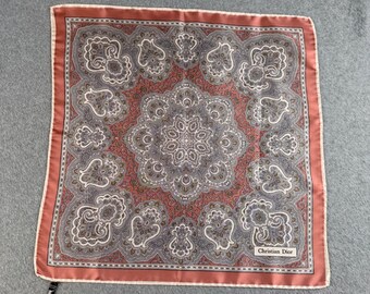 Fazzoletto da taschino Christian Dior Monsieur in seta rosa e grigio con stampa paisley, prodotto in Italia, 48 cm