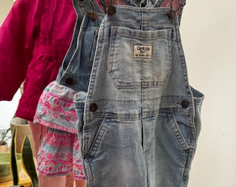 Vintage Oshkosh B'gosh Denim Overall: Kleinkind 3T Floral gefüttert