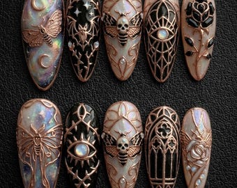 Unghie finte gotiche mistiche / Tema falena e teschio oro rosa / Estetica dark academia stregonesca, cornice decorata, nail art di lusso dipinta a mano
