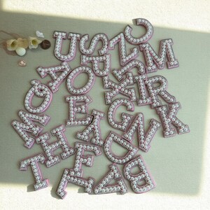Parches de perlas, parches de letras, parche de letras de perlas, parches termoadhesivos del alfabeto de perlas, decoración de cumpleaños, letras autoadhesivas, parche termoadhesivo