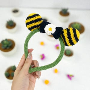 Bijenoren hoofdband haakpatroon pdf, amigurumi-haarband met madeliefjestrik, kostuumaccessoire schattig dier, Engelse tutorial