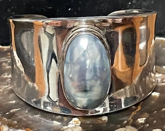 Vintage 925 Sterling Silver Stor Oval Osmena Pärla Bred Manschettarmband 7,5” 36,65g