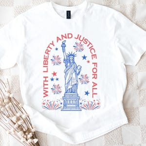 Freiheitsstatue V-Neck Shirt mit Freiheit und Gerechtigkeit T-Shirt Fourth of Juli Freiheit Vneck Tee Unabhängigkeitstag Vaterländischer Amerika T-Shirt