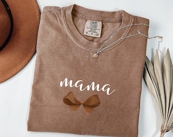Koszulka Comfort Colors Mama: bawełniana koszulka dla mam wyprodukowana w USA