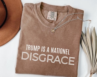 Anti-Trump Komfortfärger T-shirt: Politisk protest T-shirt