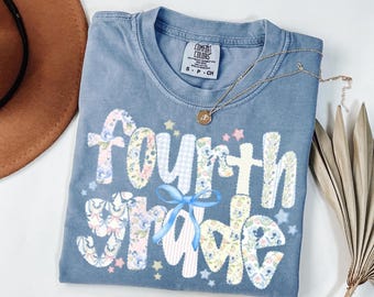 Comfort Colors lärartröja för fjärde klass: Coquette Rosett Tillbaka till skolan T-shirt