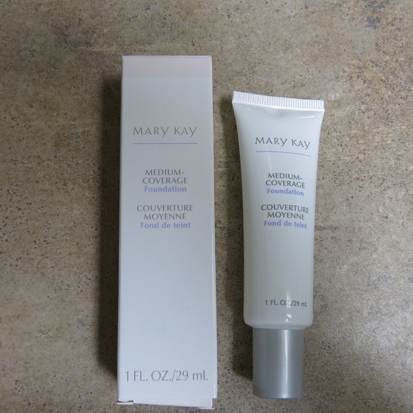 MARY KAY Medium Coverage Foundation / IVORY 104 / Normal to Oily skin / Oil control / Silky Smooth / New in Box / Gray Cap /1 oz. Full tube