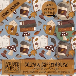 Op de afbeelding: Een naadloos digitaal ontwerp met handgetekende illustraties van koffiekopjes, boeken, paddenstoelen en herfstbladeren. Het ontwerp bevat de tekst "COZY & caffeinated seamless design" en "bonus colorways included!" op een lichtblauwe achtergrond.