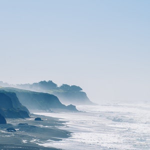 Fotografia della spiaggia della California, decorazione della casa costiera, stampa della costa nebbiosa, arte della casa sulla spiaggia, arte della parete nautica, arte del paesaggio costiero immagine 6