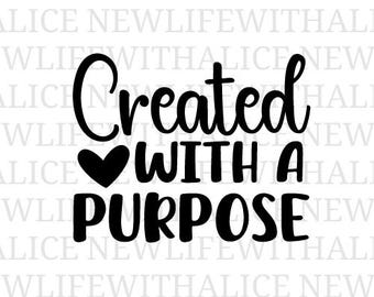 以下が含まれることがあります： 白地に黒文字で「Created with a Purpose」とハートマーク。シンプルで大胆なデザインで、様々な用途に適しています。