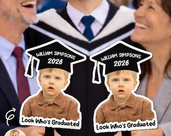 Lustiger Abschluss-Handfächer Benutzerdefinierter Foto-Look, der die Klasse von 2026 bestanden hat, personalisiertes Baby-Grad-Partybevorzugungs-niedliches Andenken