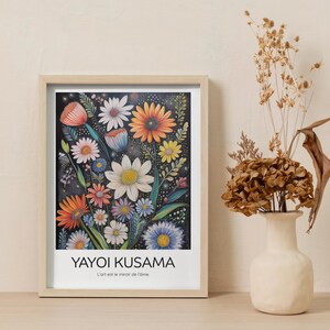 Poster floreale ispirato a Yayoi Kusama, stampa artistica vibrante per la decorazione della casa, moderna arte murale, illustrazione di fiori colorati, regalo per gli amanti dell'arte