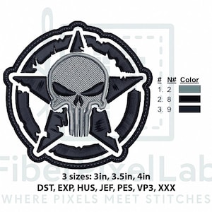 Może przedstawiać: Haftowana naszywka z emblematem czaszki wewnątrz gwiazdy i okrągłej ramki. Projekt zawiera tekst "3 rozmiary: 7,6cm, 8,9cm, 10,2cm" i "WHERE PIXELS MEET STITCHES". Paleta kolorów obejmuje szary, czarny i ciemnoszary.