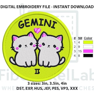 Puede incluir: Archivo de bordado digital con un diseño de Géminis. Presenta dos gatos de dibujos animados blancos con detalles rosas, un corazón rosa y la palabra "GEMINI" en amarillo. El diseño es circular con un fondo verde amarillento.