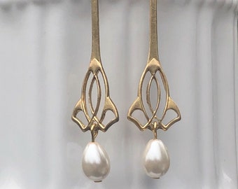 Leaf Earrings renaissance jewelry victorian jewelry art nouveau jewelry edwardian art nouveau earrings art deco tudor victorian earrings