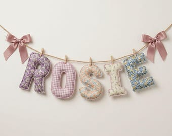Benutzerdefinierte Stoff Name Girlande, Vintage Blumen Wimpelkette, Kinderzimmer Dekor