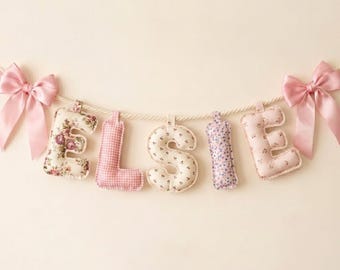 Stoff Buchstaben Namen Banner - personalisierte Blumen und Gingham Kinderzimmer Dekor