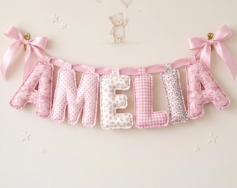 Ghirlanda personalizzata con nome in tessuto, festone floreale vintage, decorazione per la cameretta dei bambini.