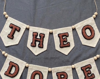 Kundenspezifisches Monogramm-Baby-Namensbanner