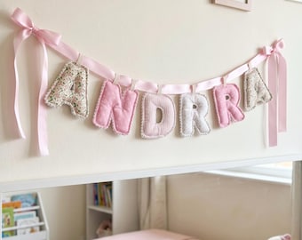Personalisierte gefüllte Buchstabengirlande | Pastell Rosa Kinderzimmer Dekor