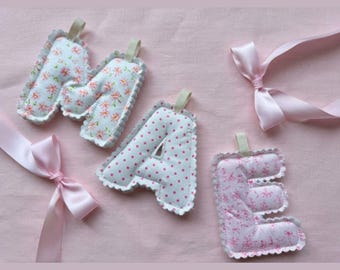 Personalisierte gefüllte Buchstabengirlande | Pastell Rosa Kinderzimmer Dekor