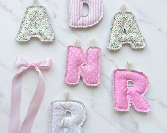 Girlande mit Namen Mädchen | Stoff-Banner für Babyzimmer