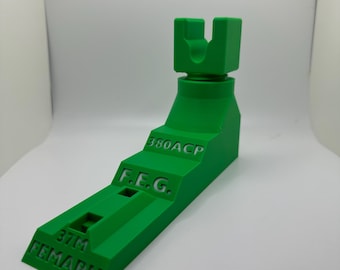 Soporte personalizado para pistola diseñado para la caja fuerte impresa en 3D F.E.G Femaru 37 M.