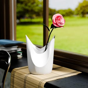 3D Printed Wave Vase: Modern Minimalist Home Decor, Abstract Flower Holder