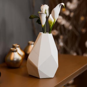 Geometric 3D Printed Bud Vase: Modern Minimalist Home Decor