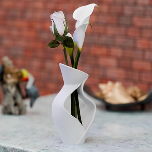 3D Printed Twisted Vase: Modern Sculpture, Green Home Decor - Etsy