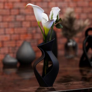 3D Printed Twisted Vase: Modern Sculpture, Green Home Decor - Etsy