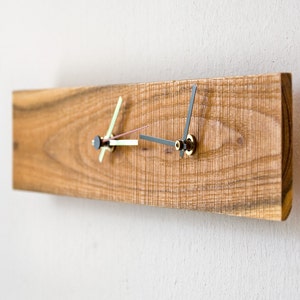 Reloj de tiempo dual, reloj de doble zona horaria de madera, reloj de pared moderno SAPPHO imagen 1