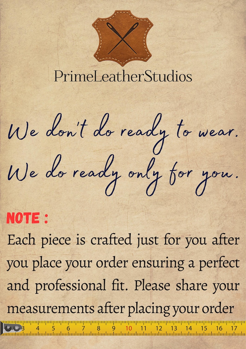 Pode incluir: Fundo bege com texto da PrimeLeatherStudios. O texto diz: "N&atilde;o fazemos pronto para vestir. Fazemos pronto s&oacute; para voc&ecirc;." O texto tamb&eacute;m diz: "Cada pe&ccedil;a &eacute; feita s&oacute; para voc&ecirc; depois de fazer seu pedido."