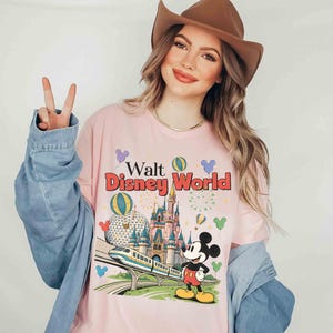 Camiseta retro Mickey Disneyworld Comfort Colors®, camiseta de Mickey y sus amigos, viaje a Disney 2026, camiseta a juego de Disneyworld, camiseta de Walt Disneyworld imagen 2