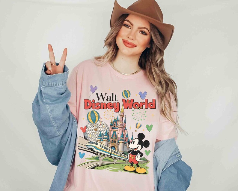 Camiseta retro Mickey Disneyworld Comfort Colors®, camiseta de Mickey y sus amigos, viaje a Disney 2026, camiseta a juego de Disneyworld, camiseta de Walt Disneyworld imagen 2