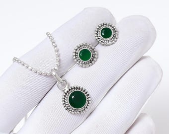 Set di gioielli in argento sterling con smeraldo: ciondolo fatto a mano e orecchini a bottone