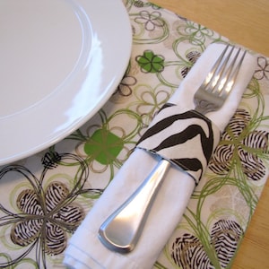 Pair of Reversible Placemats and Napkin Rings: Brown Zebra and Green Flowers