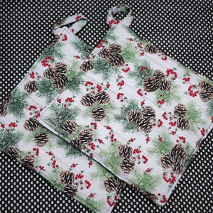 Reversible Potholder:  Pine Cones with Holly and Green Sparkles