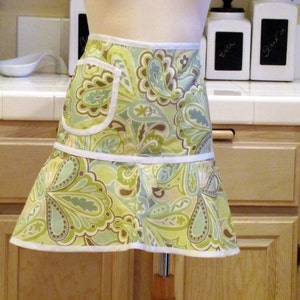 Heirloom Half Apron with Pocket: Cool Modern Paisley with  White Trim