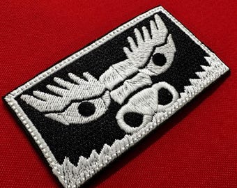 Parche tradicional coreano de guardián Joseon Gwimyeon con bordado facial: Edición que brilla en la oscuridad