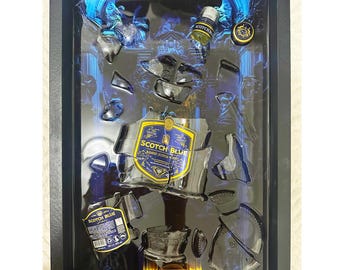 壊れたスコッチウイスキーのボトルのウォールアート：ユニークなバーの装飾