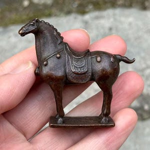 Koppar häststaty, lyckodjur zodiakhäst förmögenhetshäst skulptur samlarobjekt borddekor djurfigur för vardagsrum heminredning present